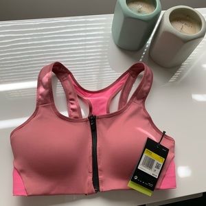 🏷Nike Shape Bra High Support NWT small